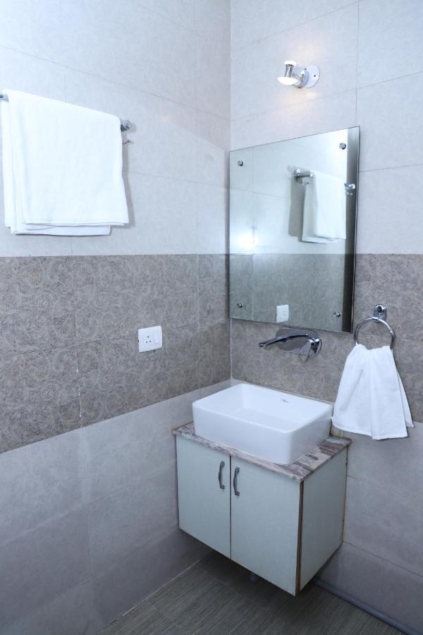 Nirvana Rooms Gurgaon Buitenkant foto