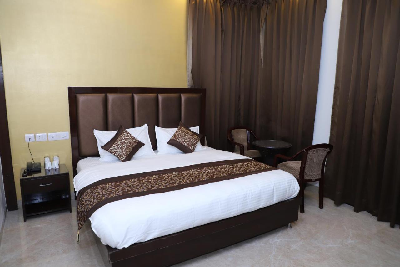 Nirvana Rooms Gurgaon Buitenkant foto