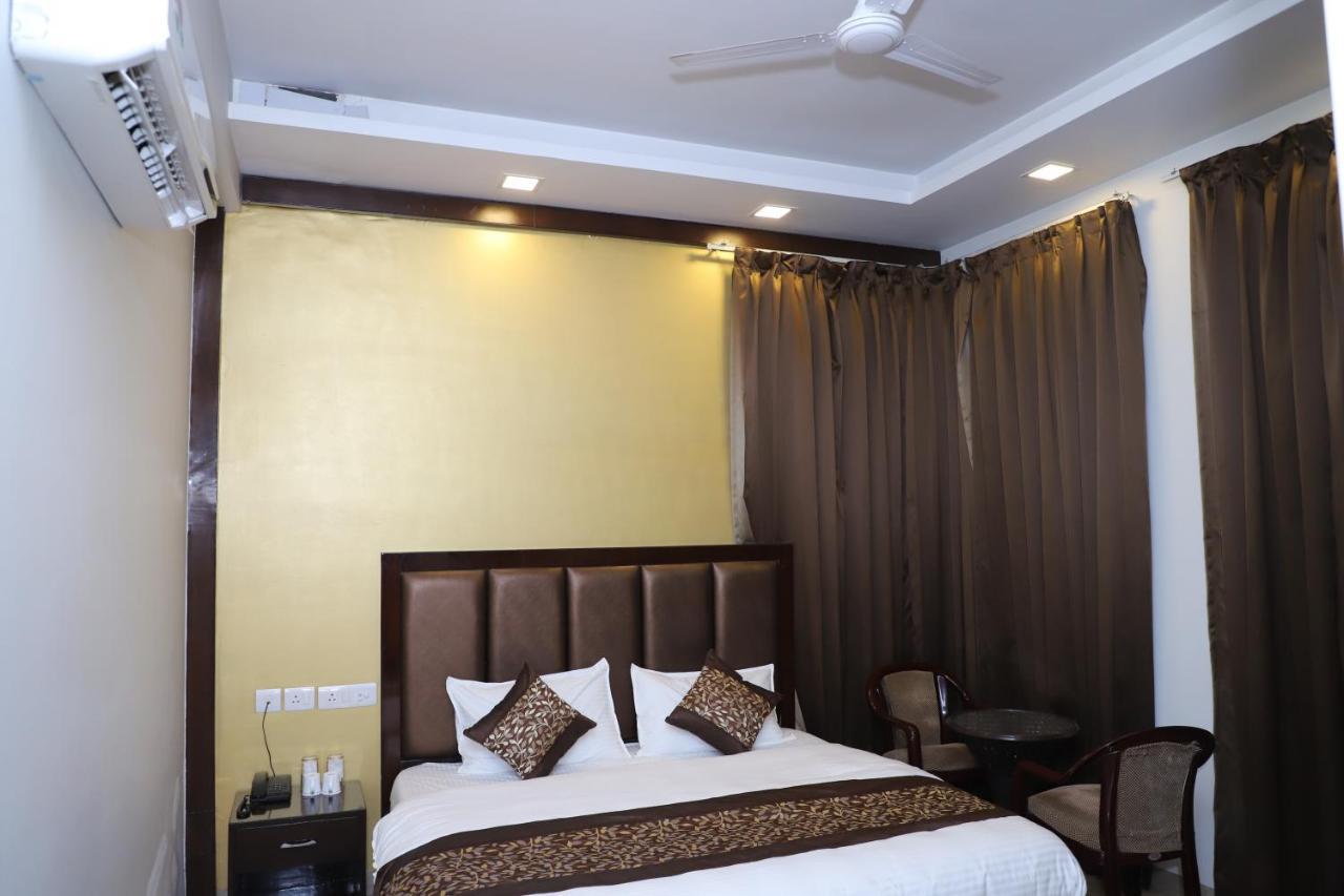Nirvana Rooms Gurgaon Buitenkant foto