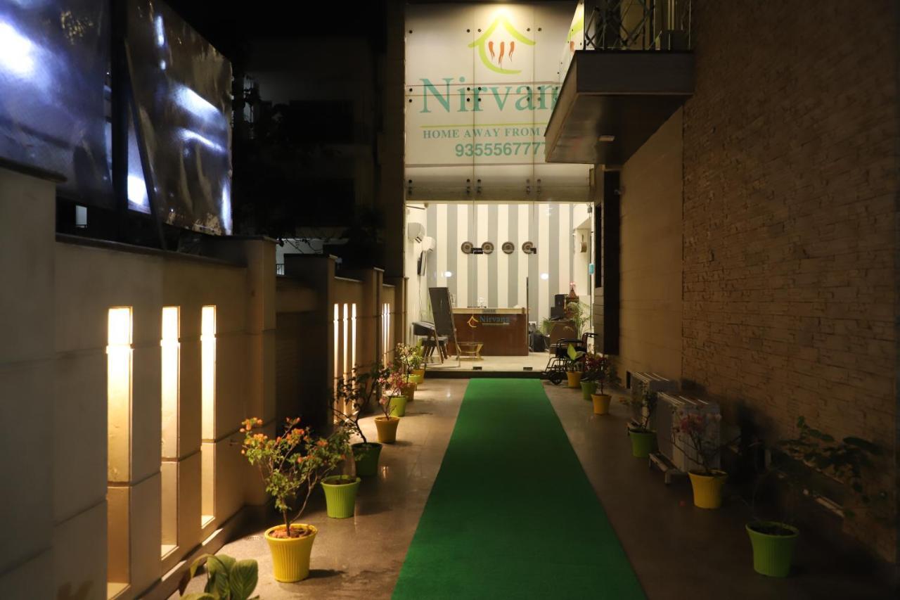 Nirvana Rooms Gurgaon Buitenkant foto