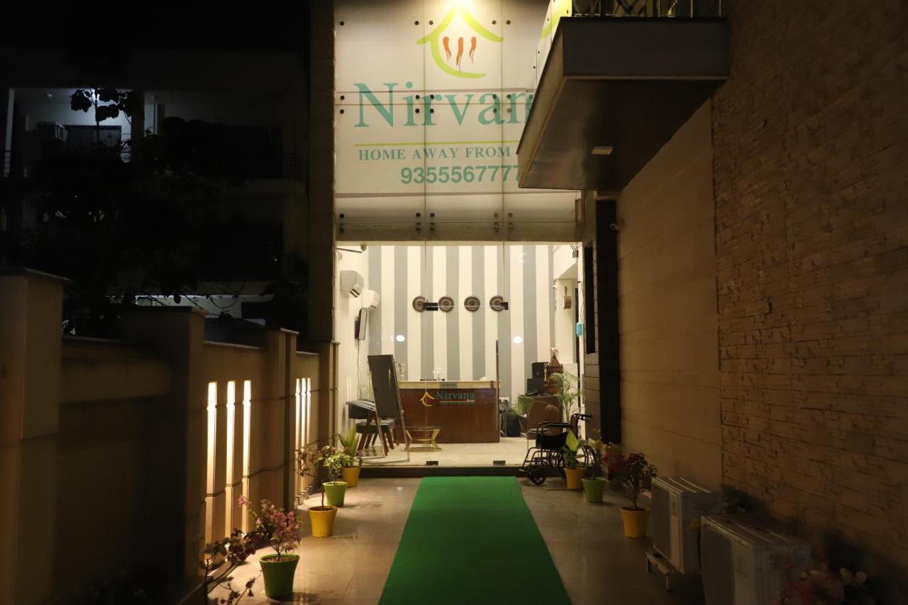 Nirvana Rooms Gurgaon Buitenkant foto