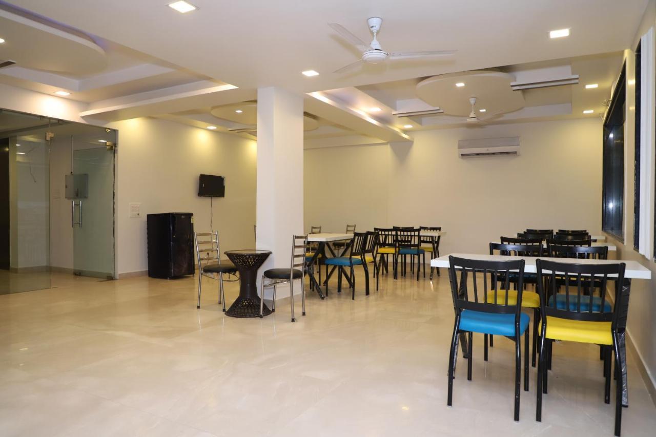 Nirvana Rooms Gurgaon Buitenkant foto