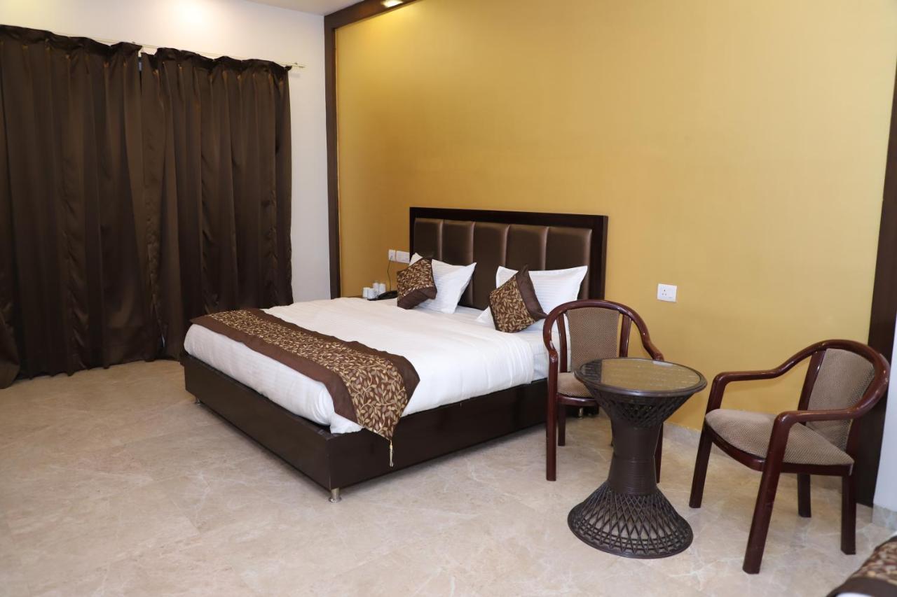 Nirvana Rooms Gurgaon Buitenkant foto