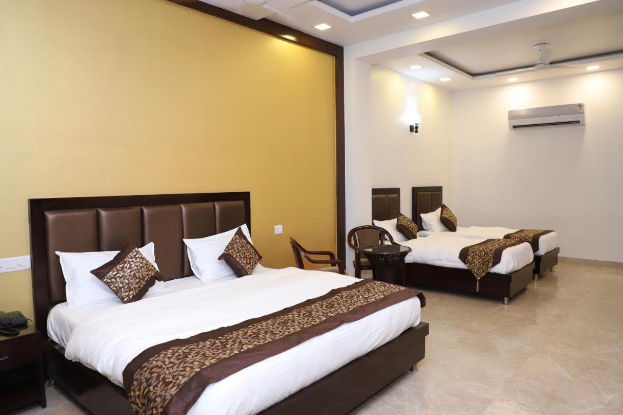 Nirvana Rooms Gurgaon Buitenkant foto